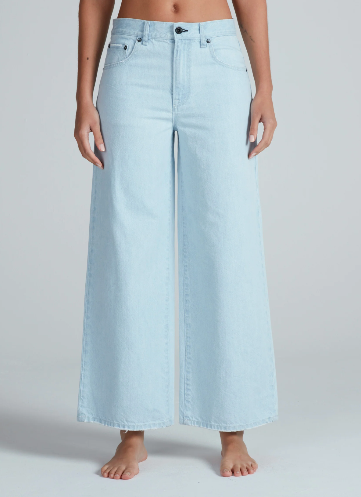 Cropped Atomic in Bleachout