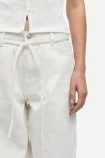 Saharper Jeans with Belt in White Rock