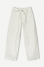 Saharper Jeans with Belt in White Rock