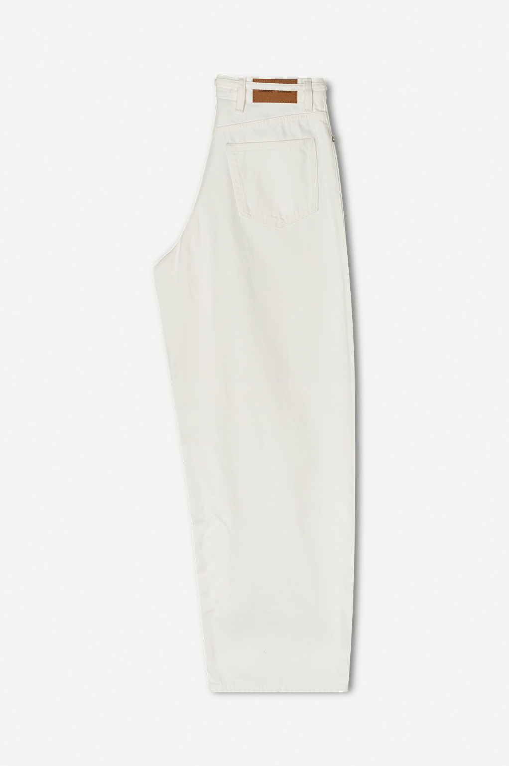 Saharper Jeans with Belt in White Rock