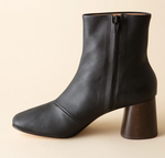 Harlow in Coal Leather