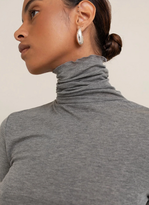 Eva Turtle Neck in Melange Grey