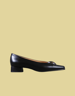 Nora Carre Pumps with Ornament in Black Leather