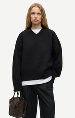 Salissy V- Neck in Black